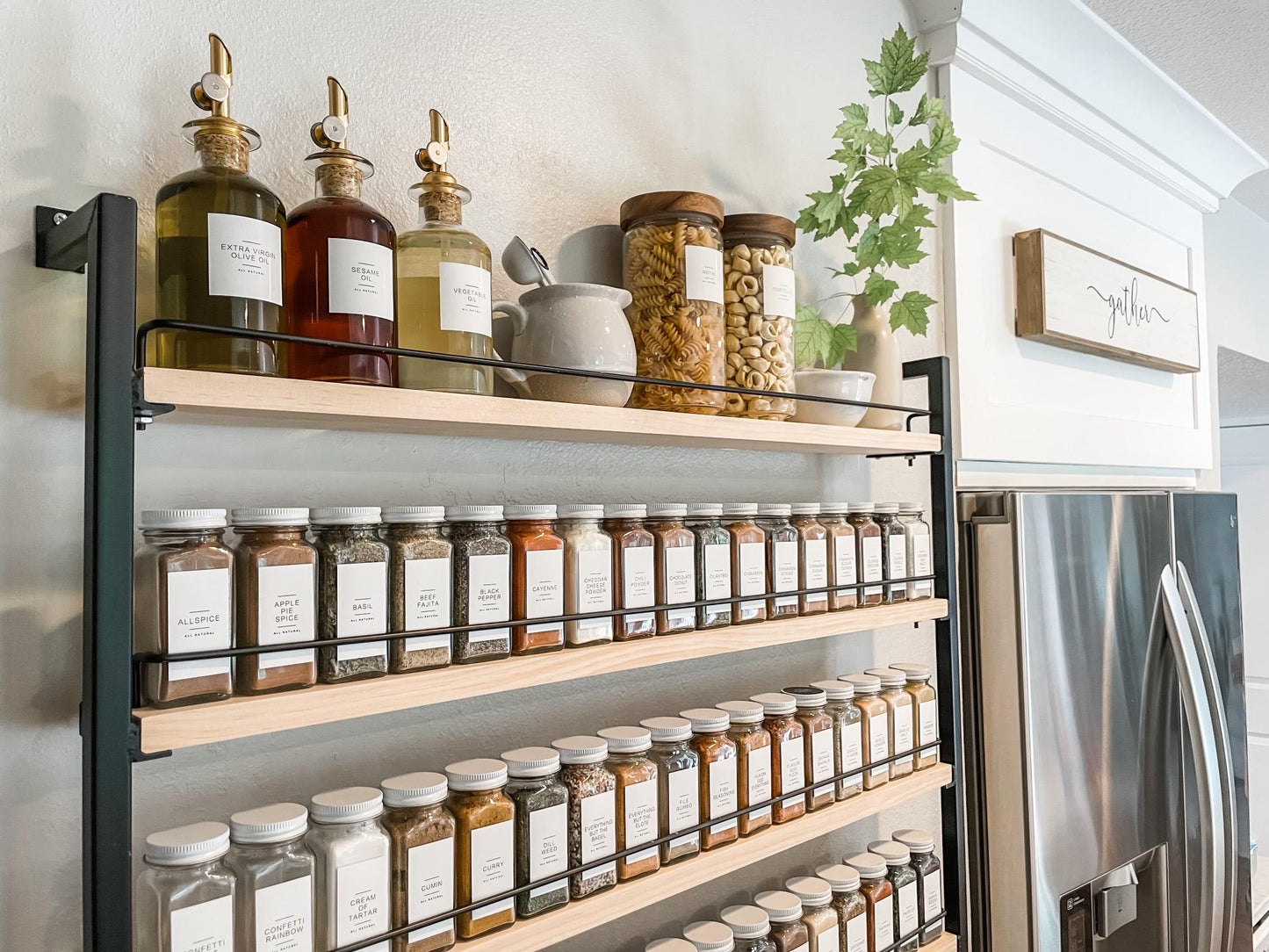 Hanging spice rack