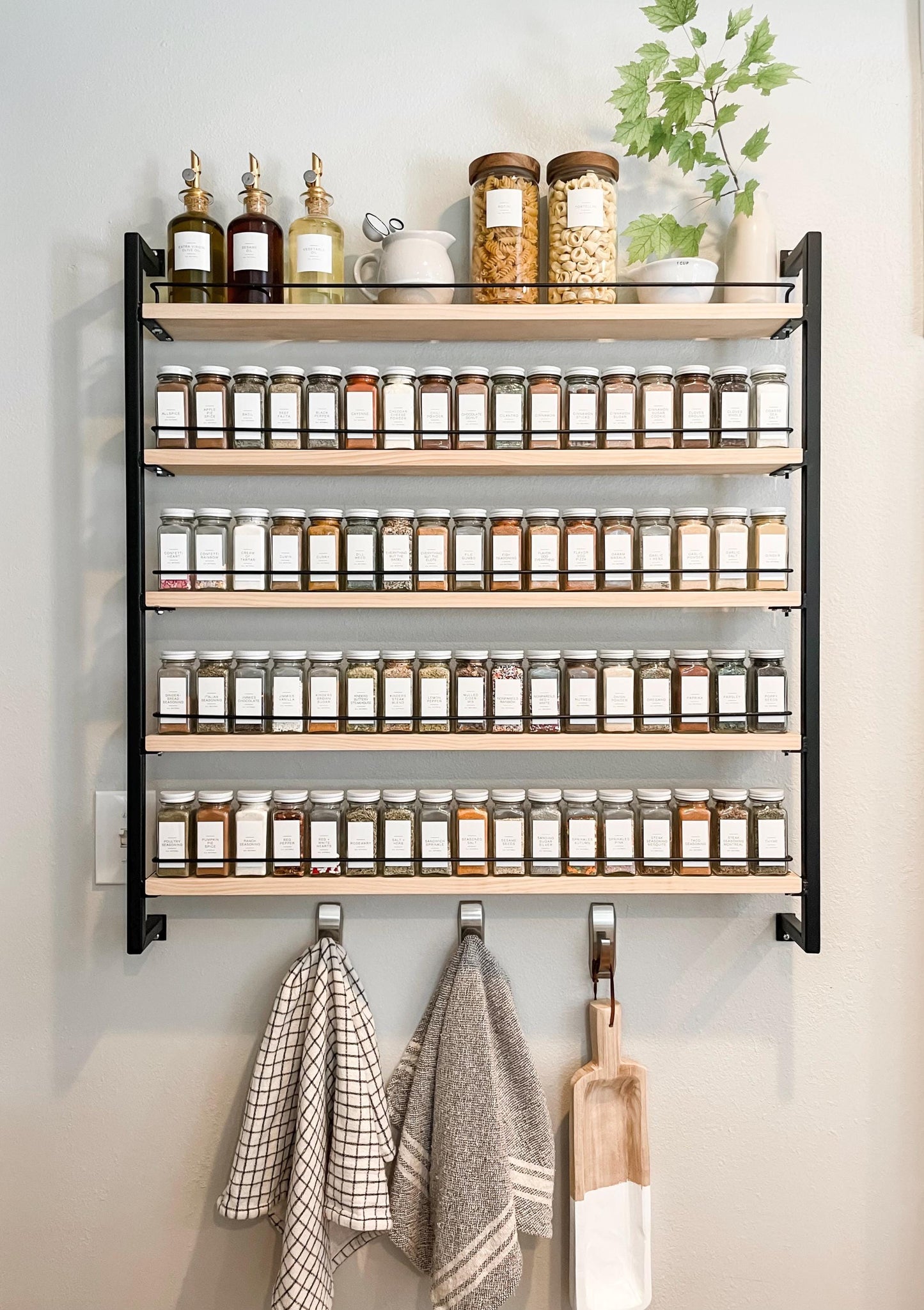 Hanging spice rack